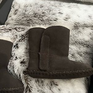 Worn just for pictures!  Grey baby size 2/3 uggs.